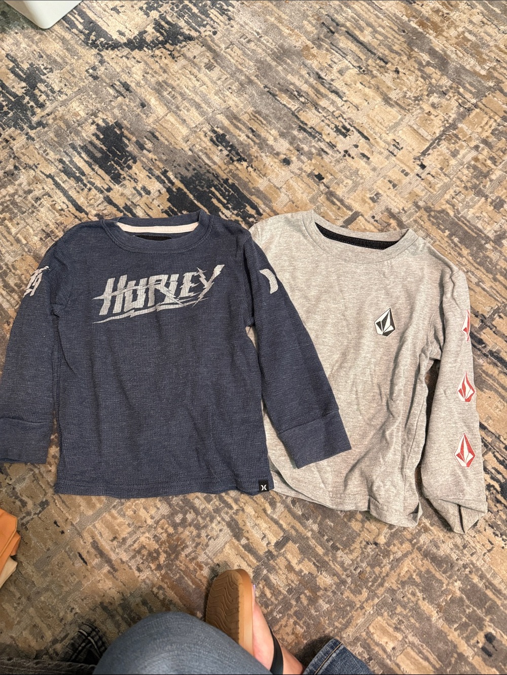 Hurley Navy and Heather Gray Long-Sleeve Logo Tees